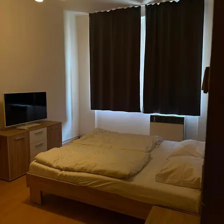 Apartamento Bright In Shared Letna Near Center